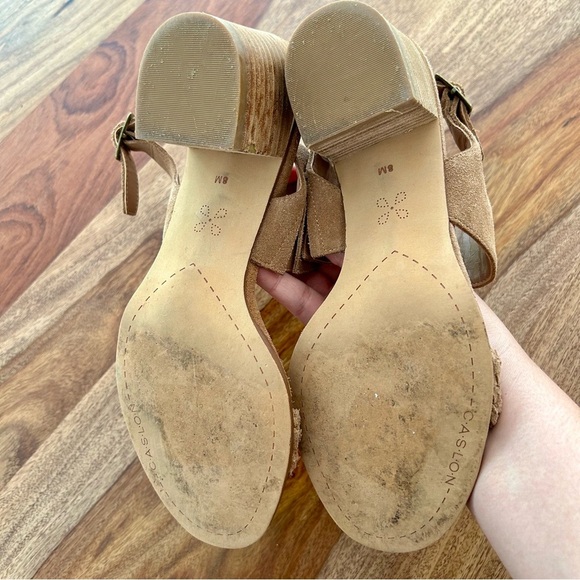 Caslon Carden stacked block heeled suede sandals - Picture 8 of 11